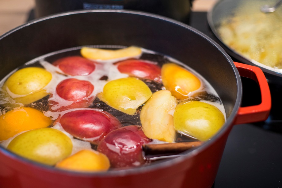 A pot of fruit in water 